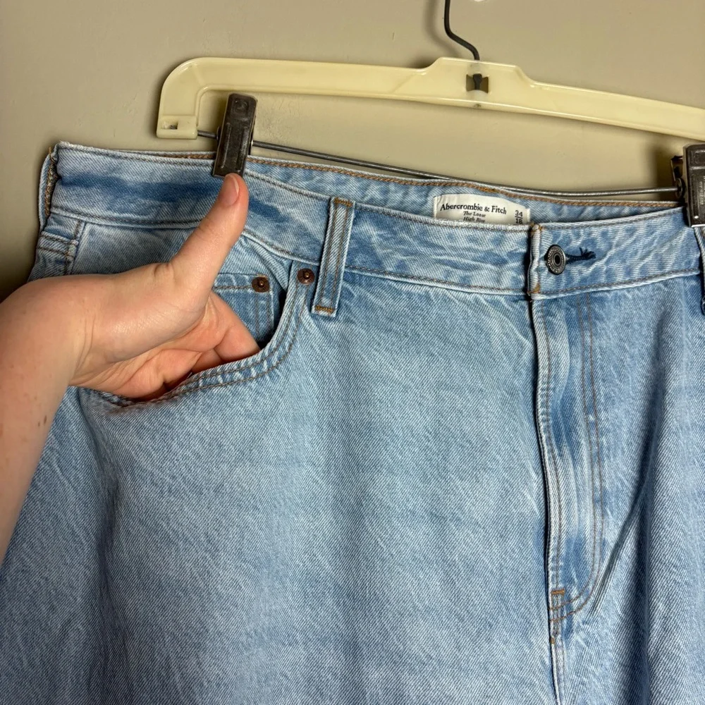 NWT Abercrombie and Fitch Curve Love High Rise Loose Jeans Size 34 Long - Picture 5 of 15